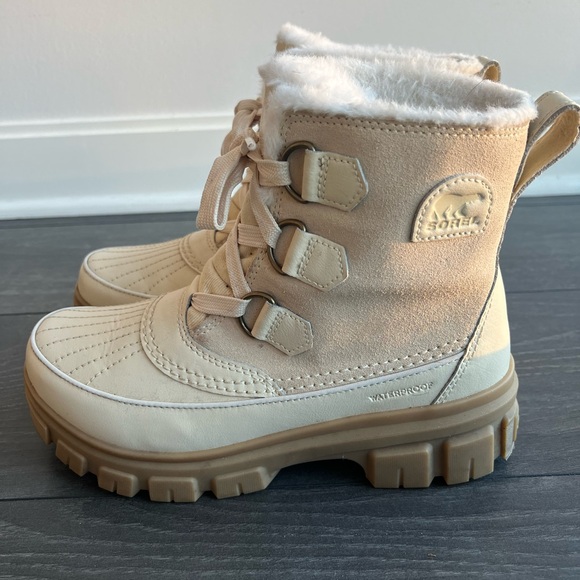 Sorel Women's Cream Snow Boots - Picture 1 of 6